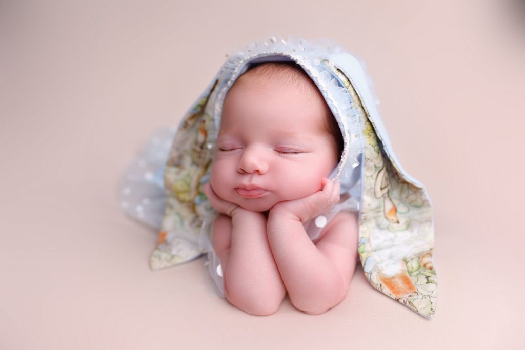 האם אפשר לצלם תינוקות ניובורן בגיל חודש